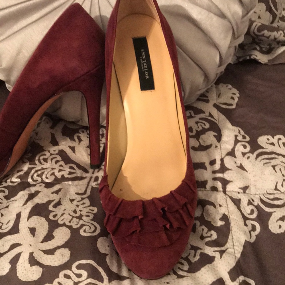 Ann Taylor Burgundy suede ruffle front platforms